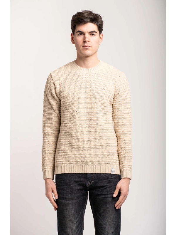 SWEATER WITH BUTTONS.