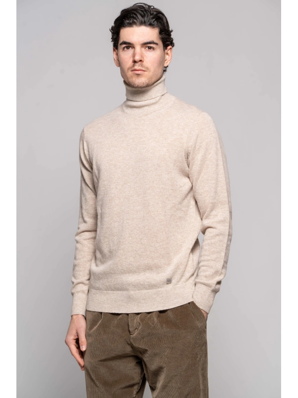 CASHMERE TURTLENECK