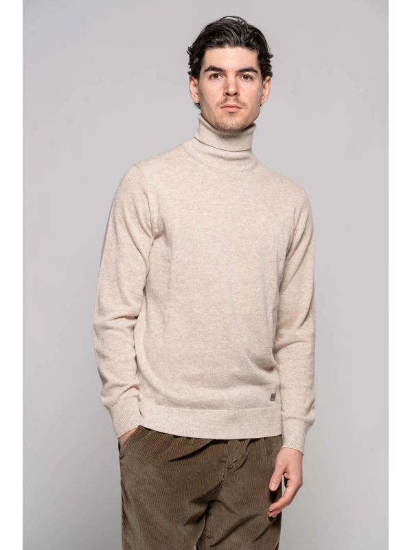 CASHMERE TURTLENECK