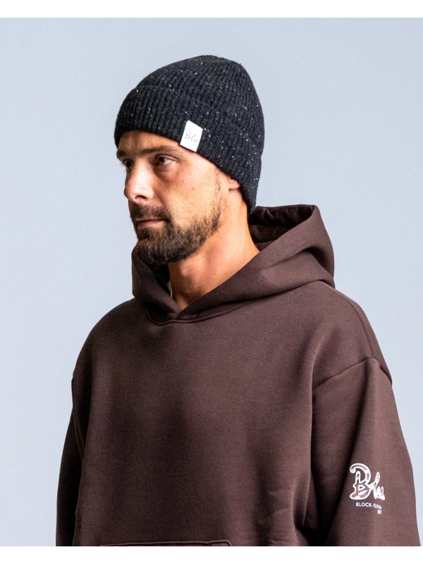 BUTTONED CAP