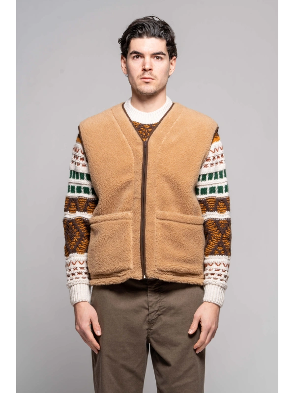HALF-ZIP TEDDY VEST