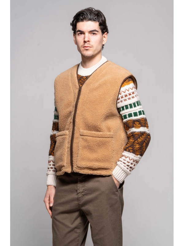 HALF-ZIP TEDDY VEST